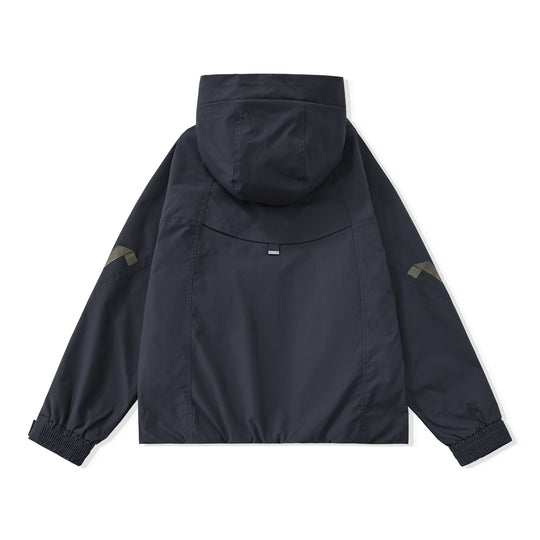 Herren Kurz geschnittener Boxy‑Techparka mit Kapuze, verdeckter Frontblende und Cargo‑Reißverschlüssen Shop Nory