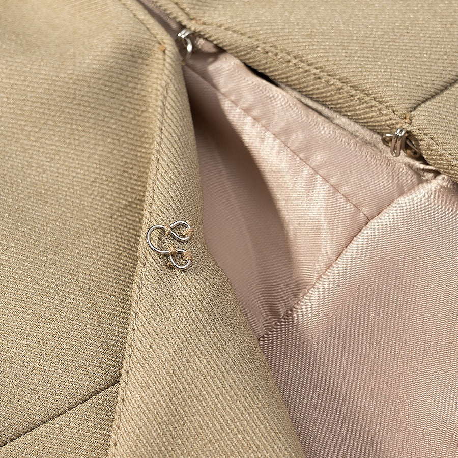 Damen taillierter Kurzblazer mit geschwungener Hüft-Contour und Reißverschluss Shop Nory