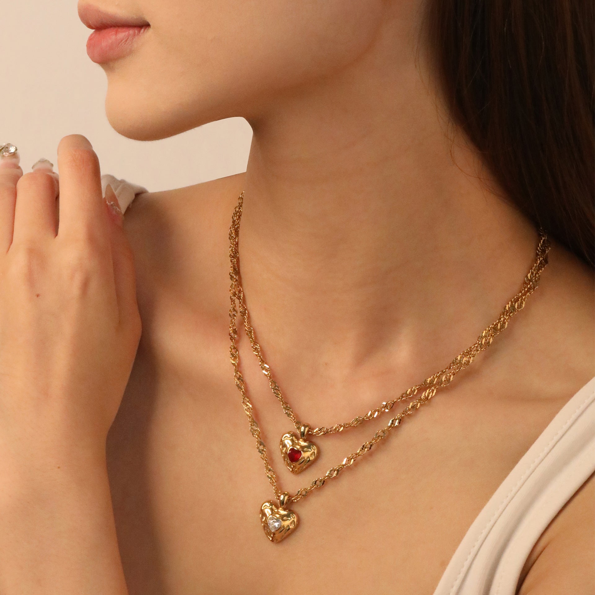 Damen Kette mit herzförmigem Anhänger aus hochwertigem Edelstahl und eleganter Dreifachdrähte-Verkettung Shop Nory