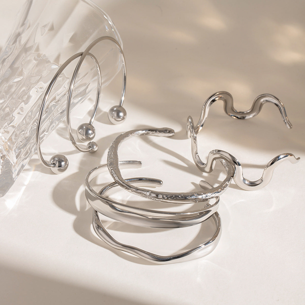 Damen Offenes Armband aus hochwertigem Edelstahl mit hypoallergenen und wasserfesten Eigenschaften Shop Nory