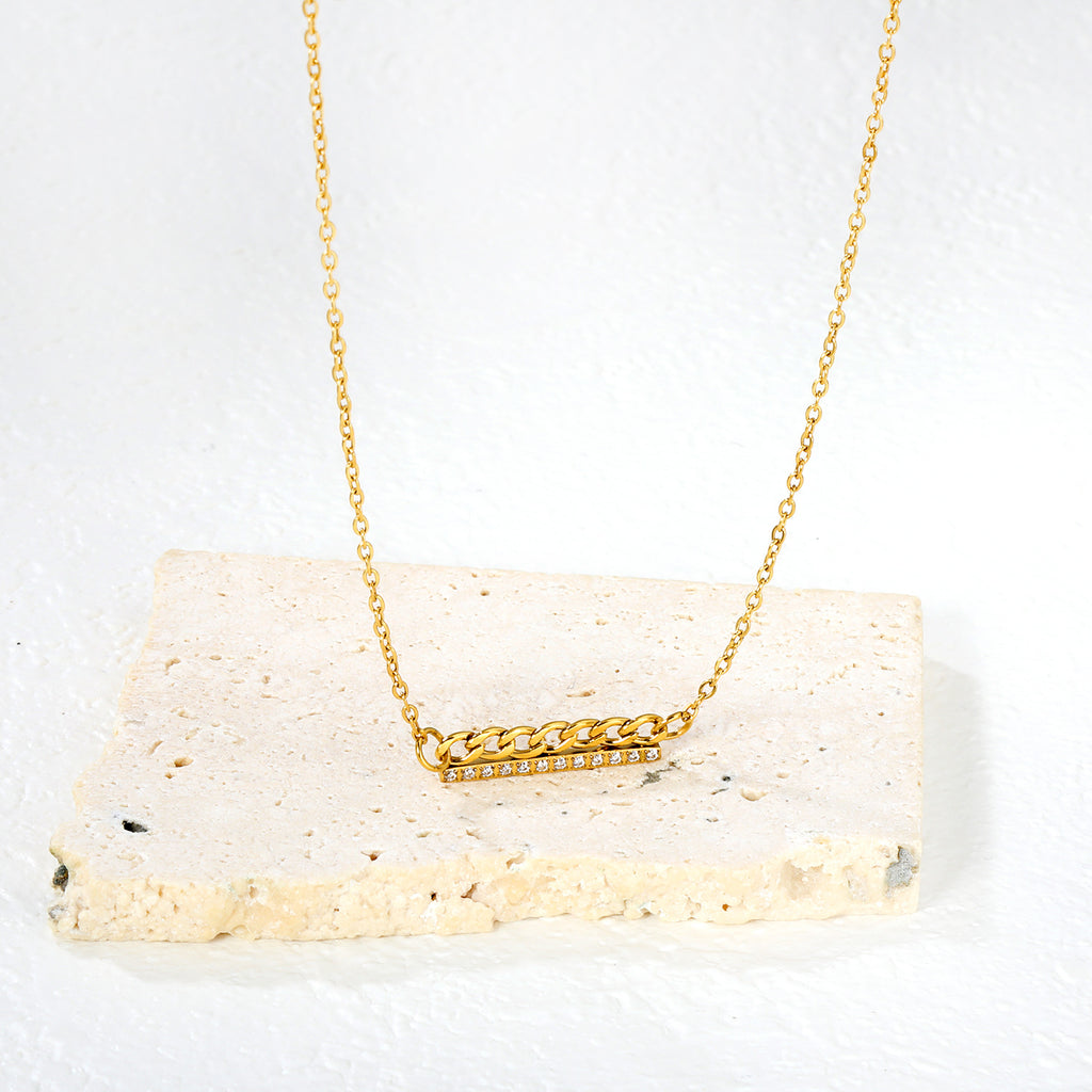 Damen Halskette mit glitzerndem Zirkonia-Anhänger und klassischem Kettendesign Shop Nory