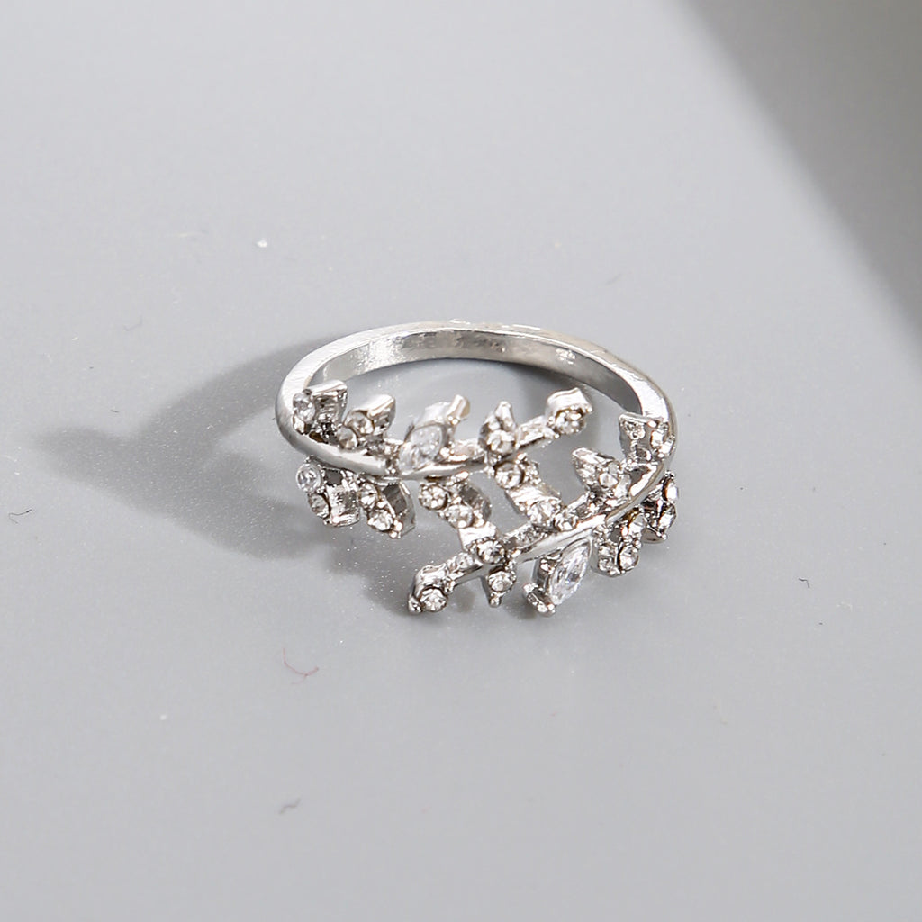 Damenring mit floralem Design und funkelnden Zirkonia Shop Nory