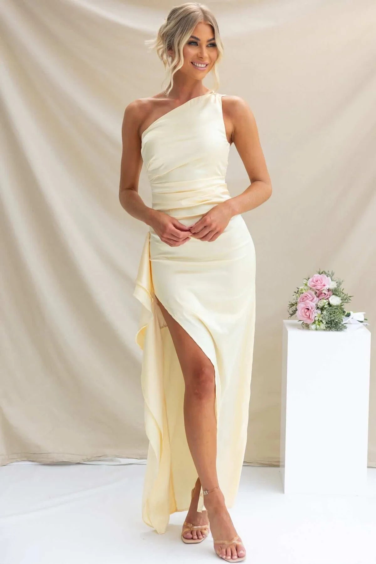 Damen One-Shoulder Maxikleid mit seitlichem Schlitz und elegantem Drapierungen