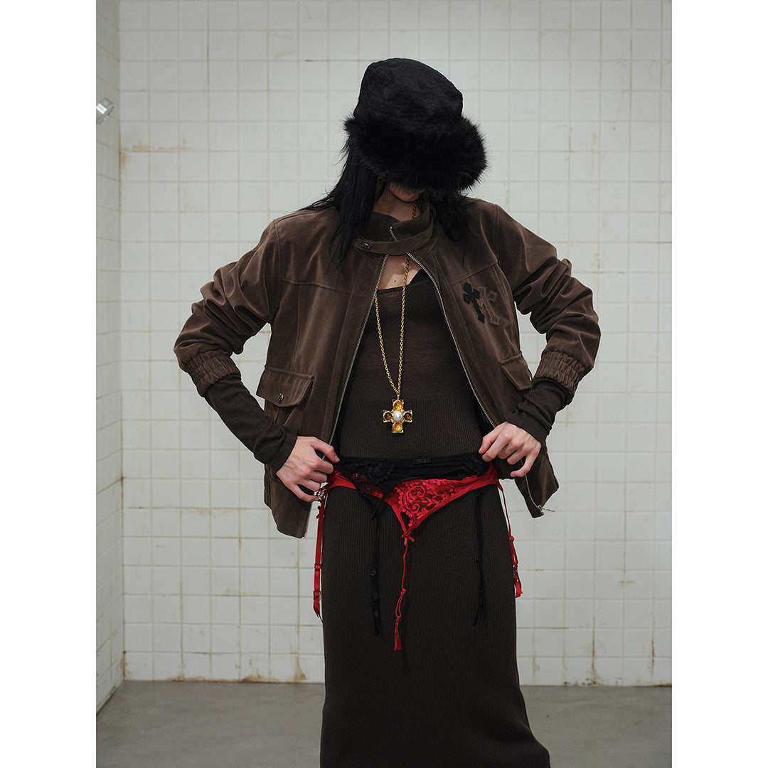 Herren Kurz geschnittener Velours‑Blousonjacke mit Funnelkragen, aufgesetzten Pattentaschen und Zierkreuz‑Applikation Shop Nory