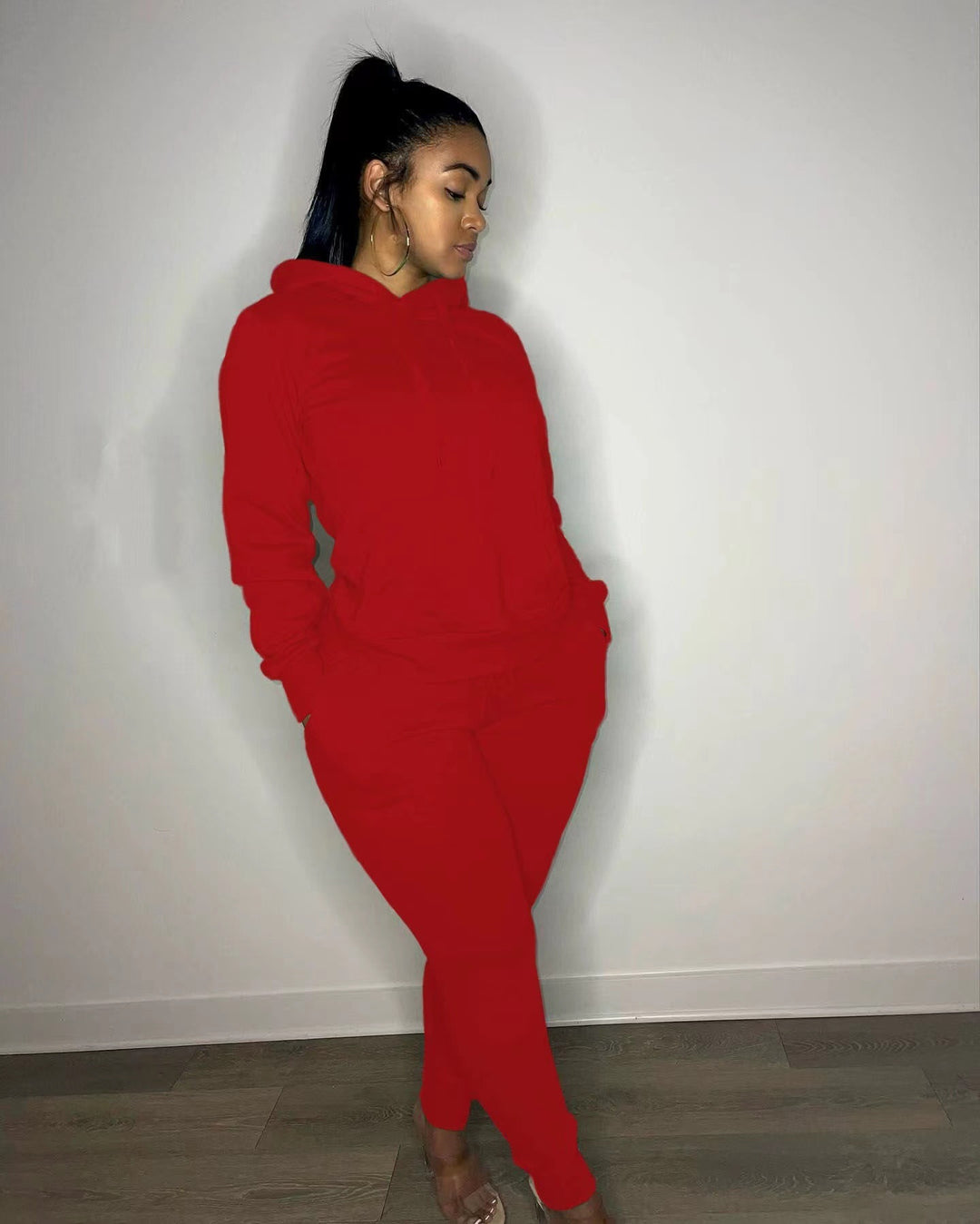 Damen nan tailliertes Hoodie- und Jogginghose-Set mit Kängurutasche, hohem Komfortbund und gerippten Knöchelbündchen Shop Nory
