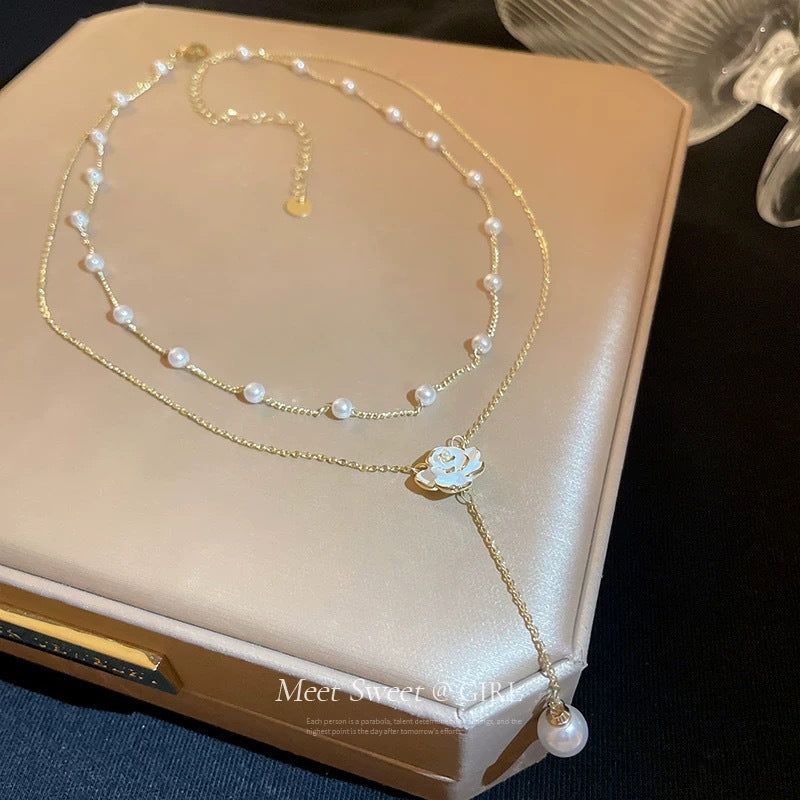 Damen Zarte Perlenkette mit Rosenanhänger Shop Nory