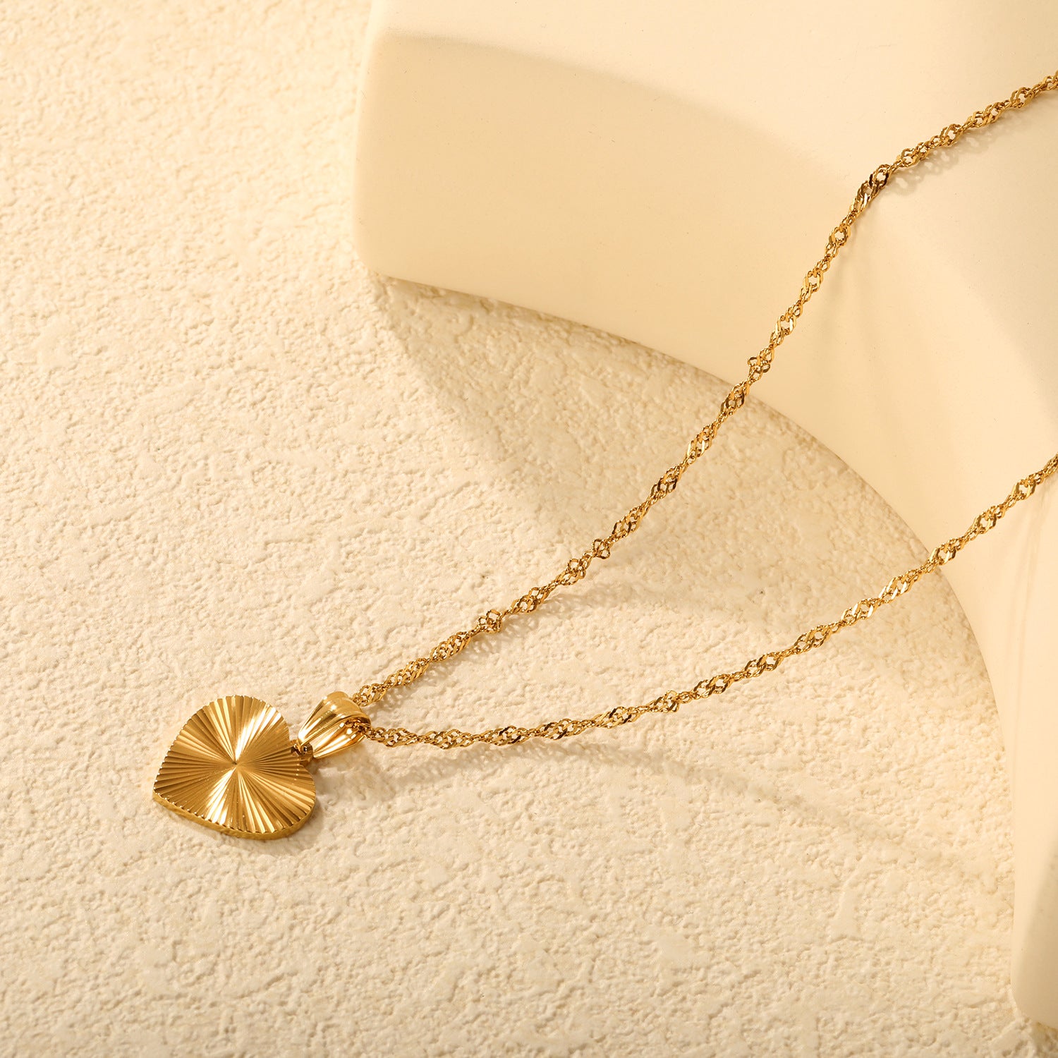 Damen Halskette mit herzförmigem Anhänger aus hochwertigem Edelstahl und verstellbarem Verschluss Shop Nory