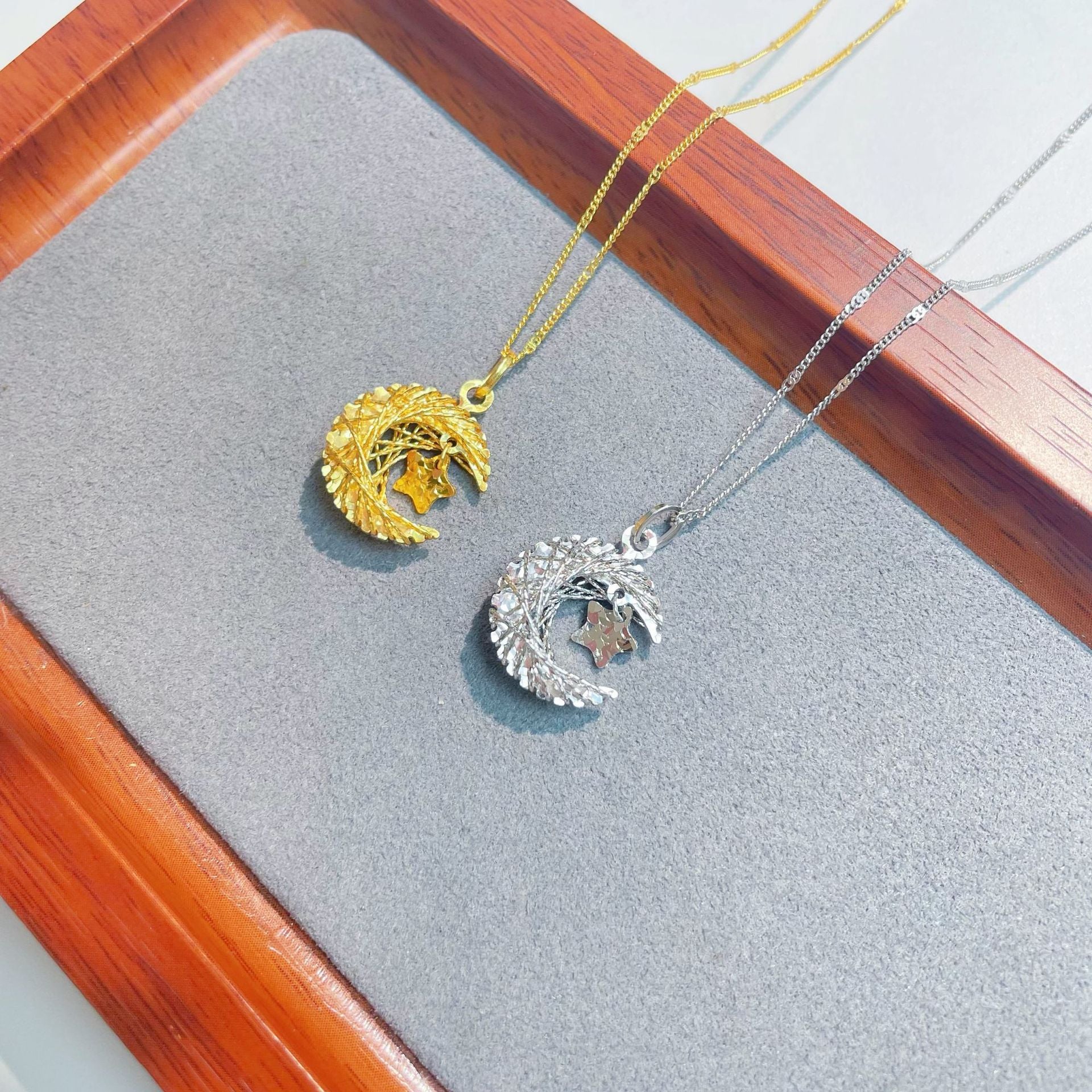 Damen Halskette mit mondförmigem und sternförmigem Anhänger Shop Nory