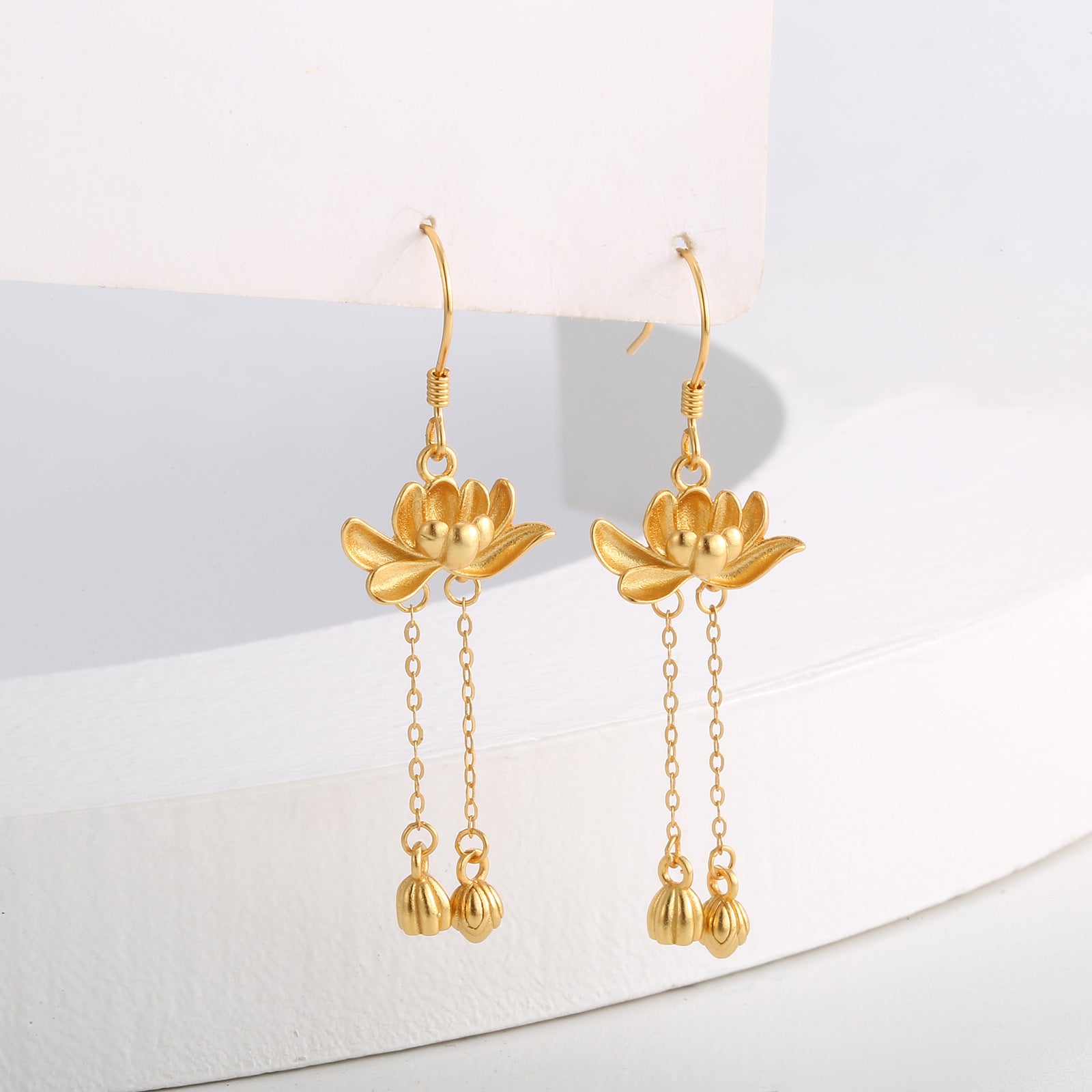 Damen Ohrringe mit elegantem Lotusdesign und feinen Anhängern Shop Nory