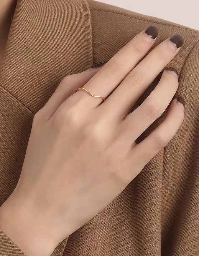 Damen Wellenförmiger Minimalistischer Goldring Shop Nory
