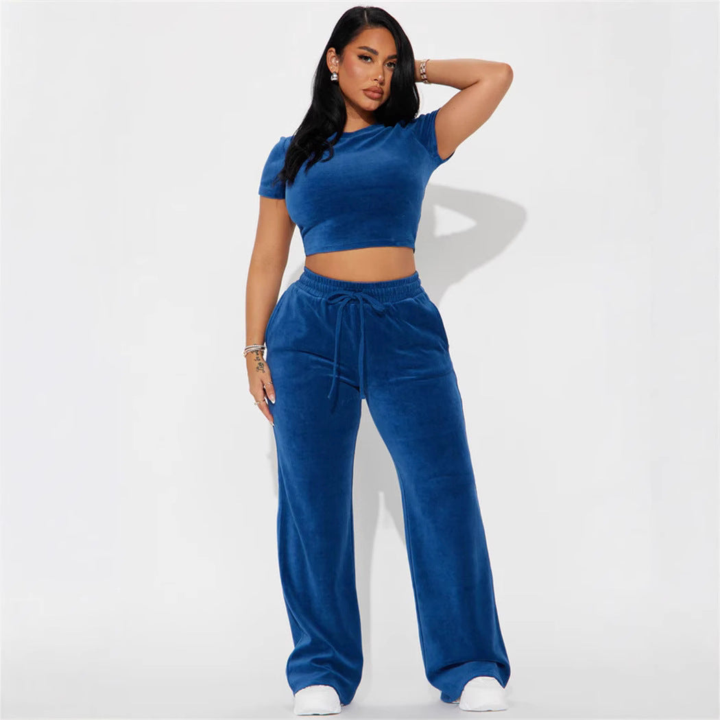 Damen Velours-Hausanzug mit bauchfreiem Shirt und weit geschnittener taillenhoher Jogginghose Shop Nory