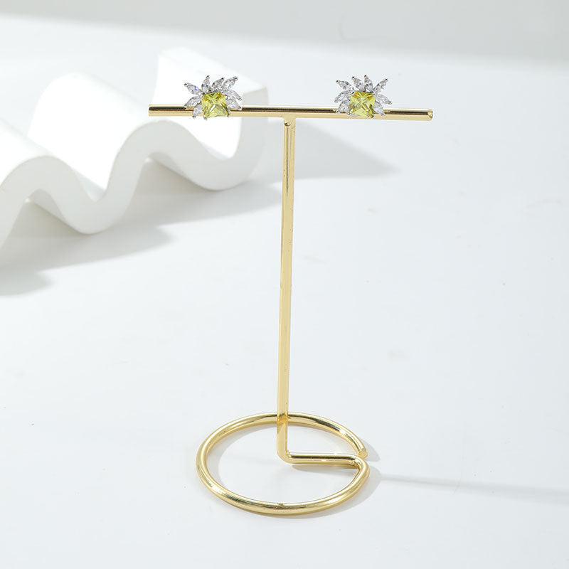 Damenohrringe mit floralem Design und funkelnden Kristallen Shop Nory