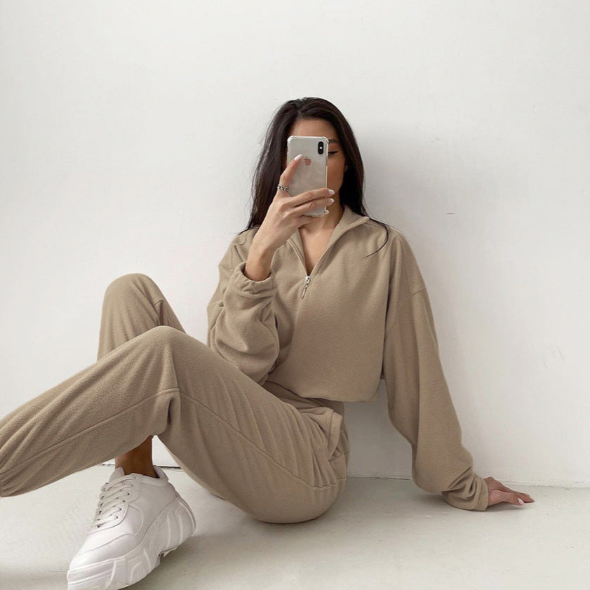 Damen kurz geschnittenes Samt-Lounge-Set mit tailliertem Zip-Hoodie und fließender Highwaist-Palazzohose Shop Nory