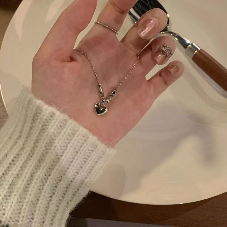 Damen Halskette mit elegantem Herzanhänger und filigraner Gliederkette Shop Nory