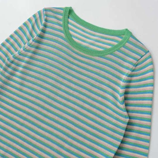 Damen Gestreiftes Feinstrick-Langarmshirt mit Rundhalsausschnitt und figurumspielender Silhouette Shop Nory