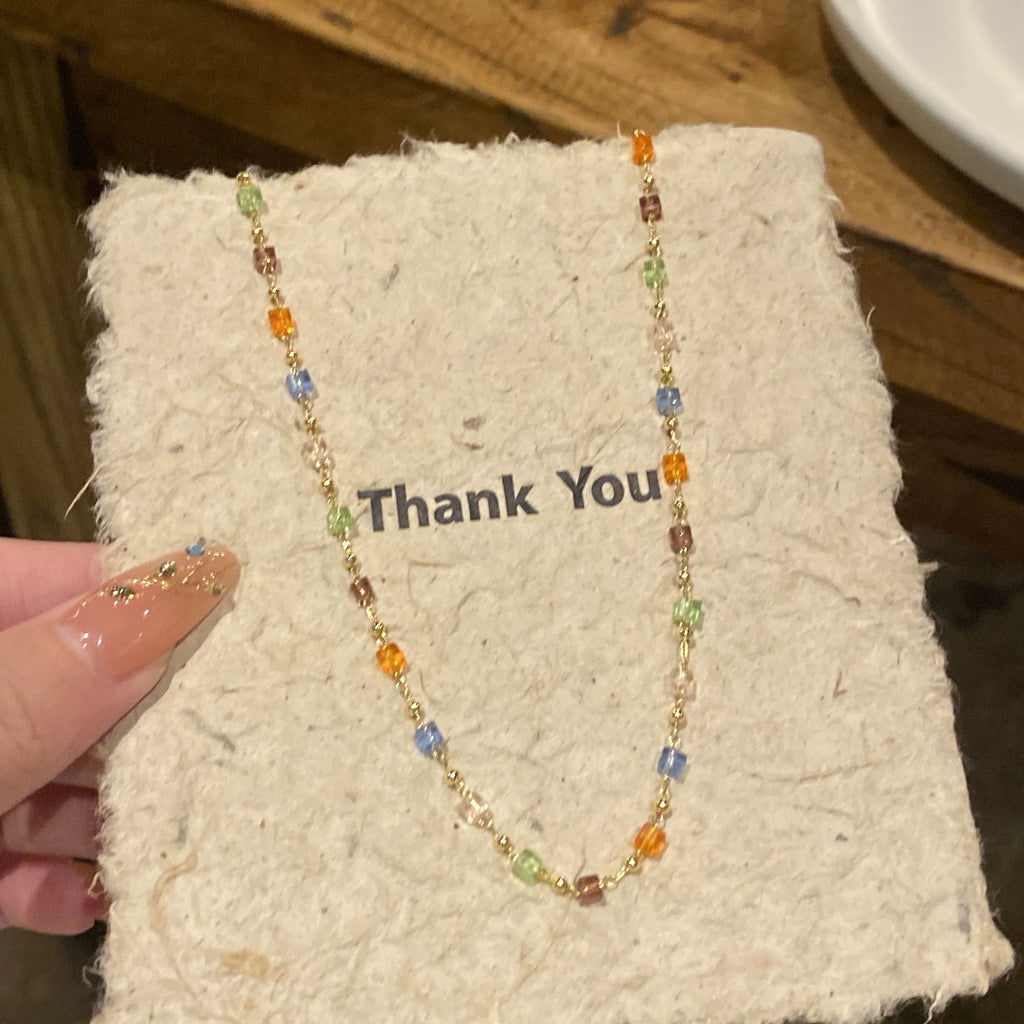 Damen Halskette mit bunten Glasperlen und goldfarbener Detailverarbeitung Shop Nory