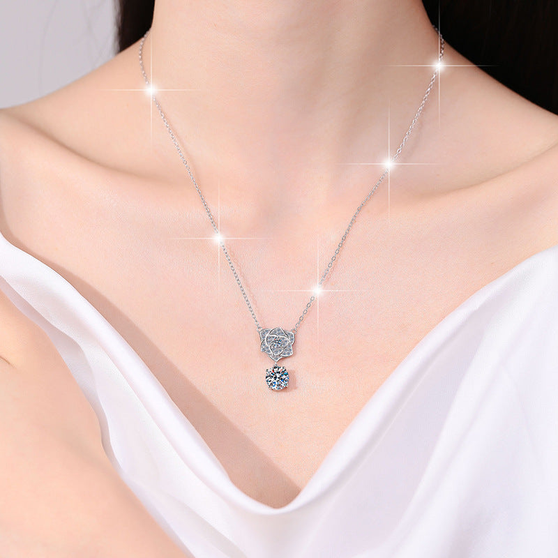 Damen Halskette mit filigranem Rosenanhänger und strahlendem Kristall Shop Nory