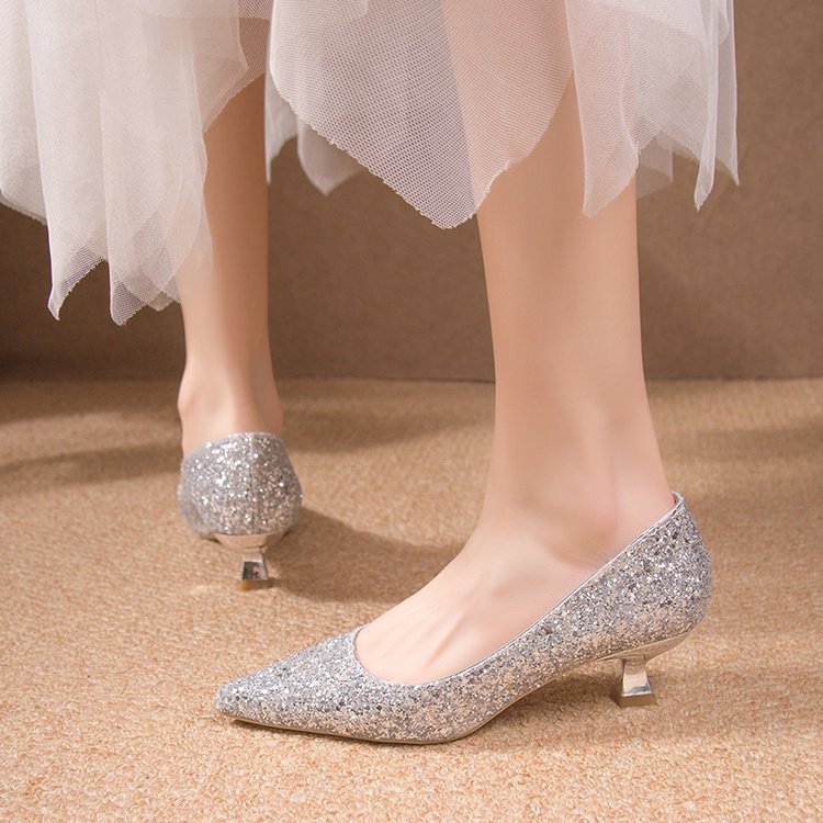 Damen Glitzernde Mittelhoch-Absätze mit elegantem Lochmuster Shopnory