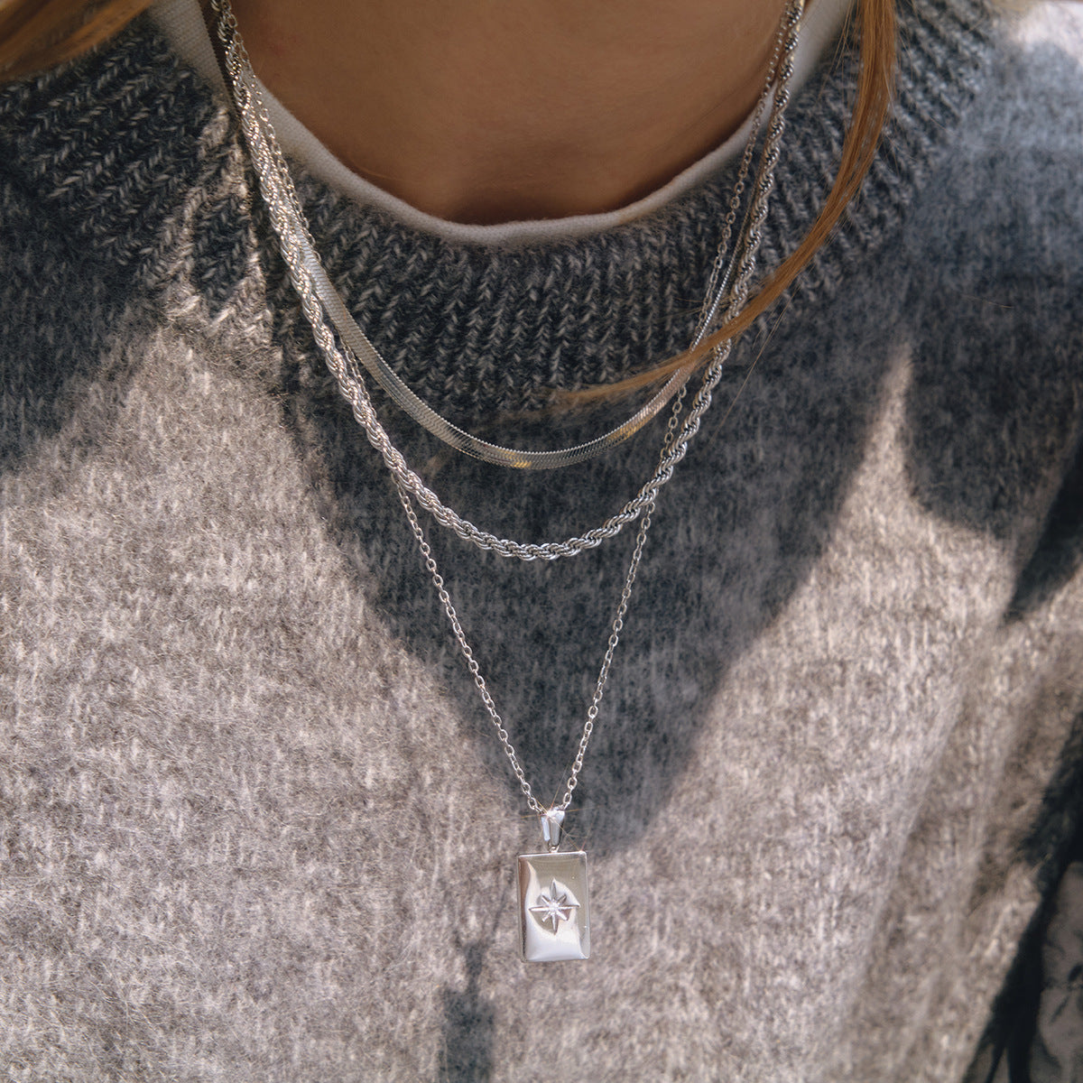 Damen mehrlagige Halskette mit filigranem Anhänger und robustem Edelstahl Shop Nory