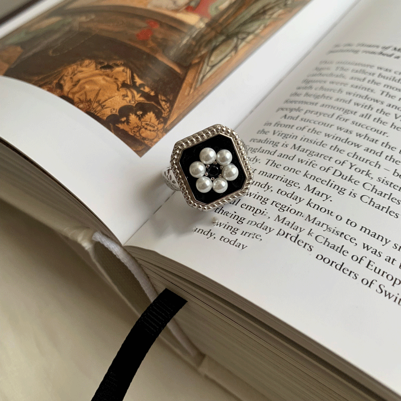 Damenring mit stilvollem Perlendesign und eleganter Gravur Shop Nory