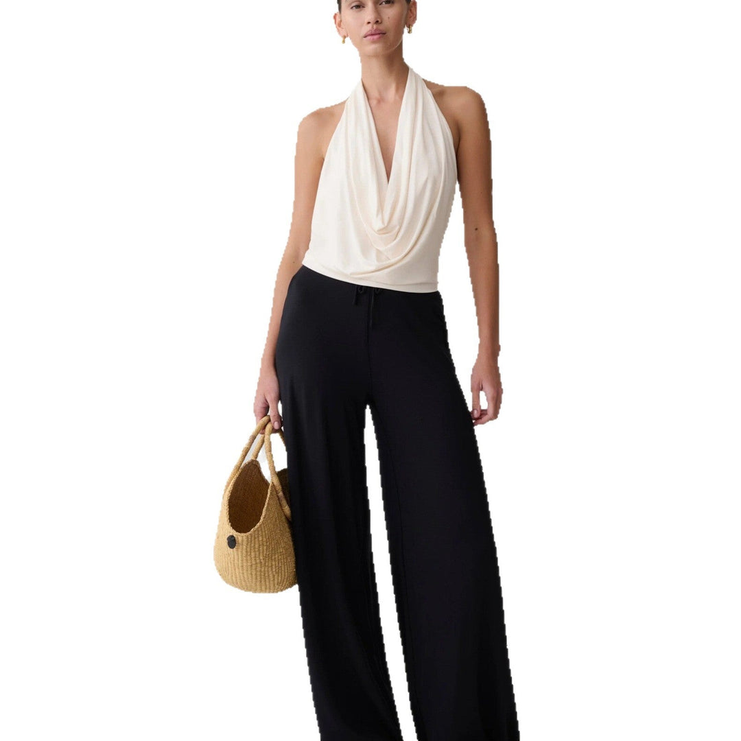 Damen Elegantes Halterneck-Top mit fließendem Stoff und tiefem Ausschnitt