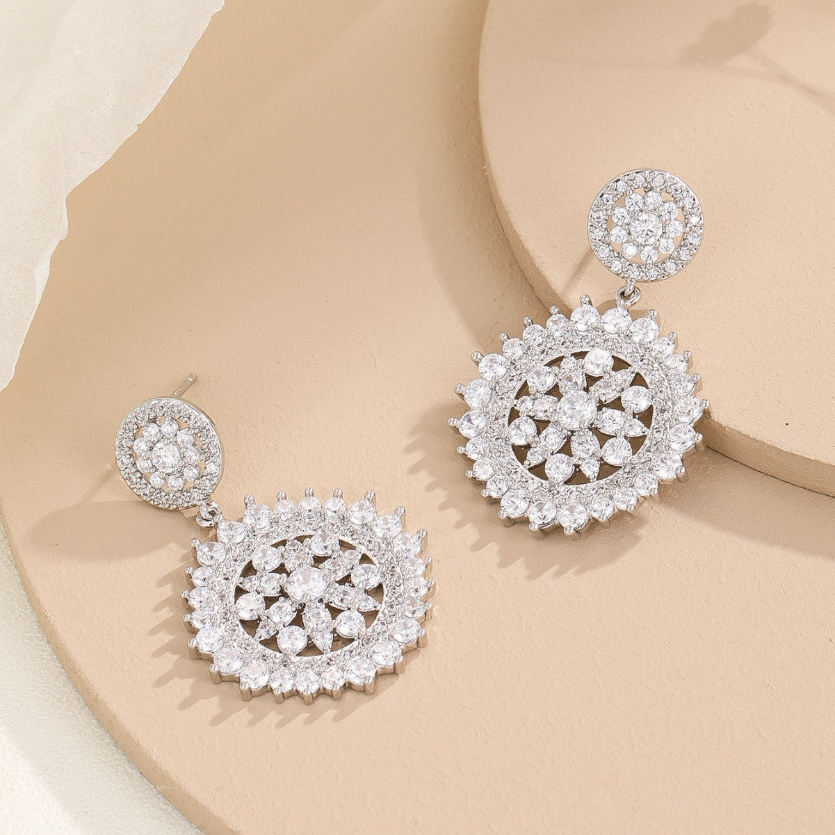 Damen Funkelnde und elegante Ohrringe Shop Nory