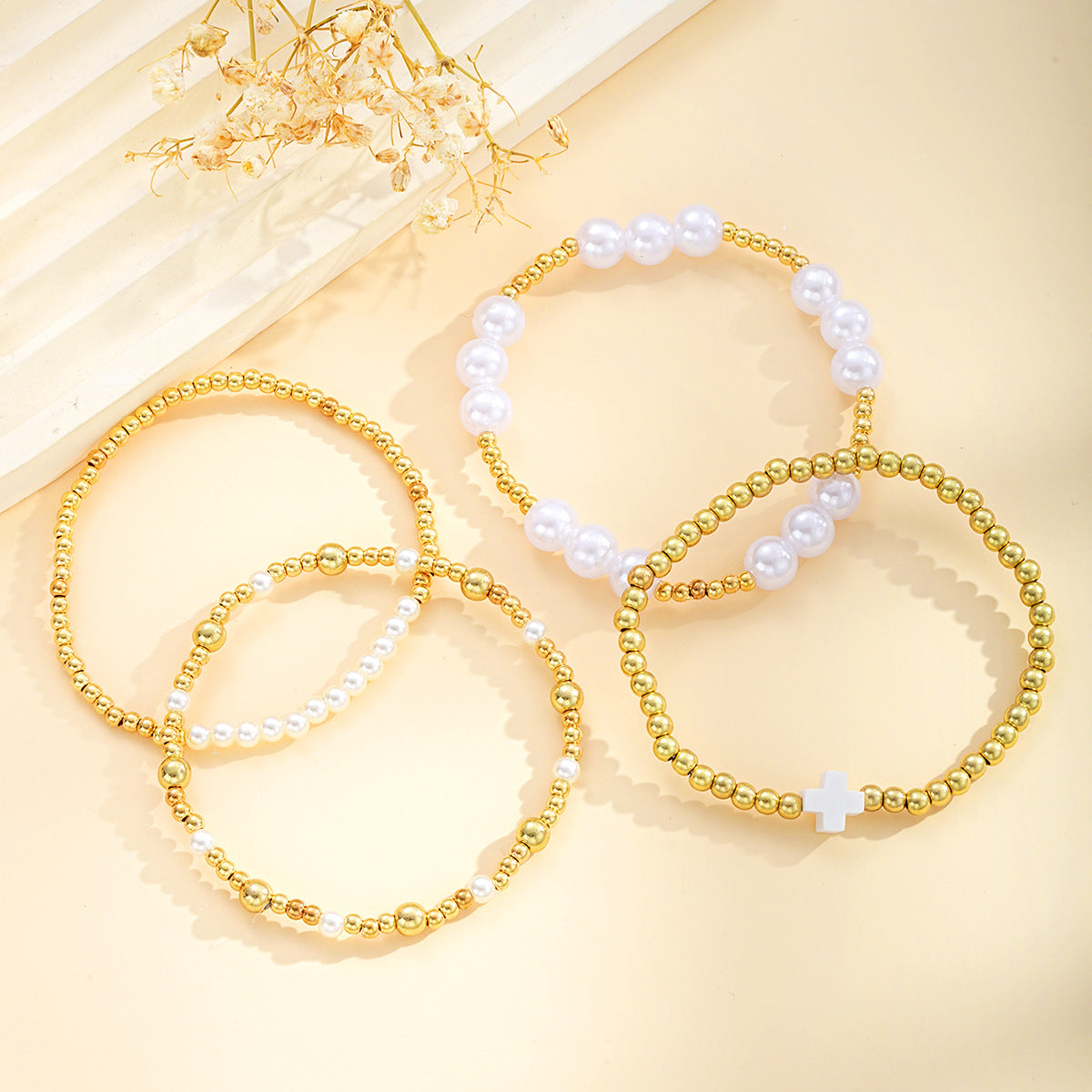 Damen Armband-Set mit schimmernden Perlen und stilvollen Goldakzenten Shop Nory