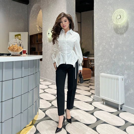Damen Taillierte Hemdbluse mit Kordelzug‑Taille & extra langen Manschetten Shop Nory