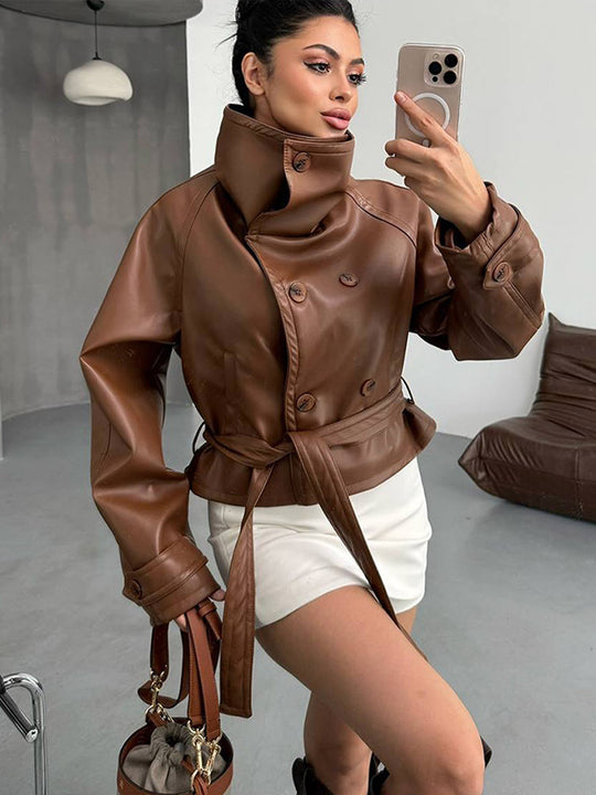 Damen Taillierte Kurzblouson‑Jacke aus Lederimitat mit hohem Stehkragen und Bindegürtel Shop Nory