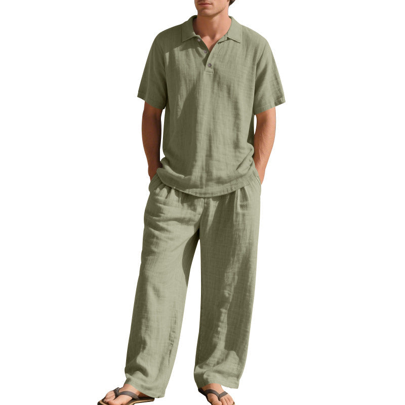 Herren nan luftiges Leinen-Ensemble mit Polokragen und regulierbarer Bundhose