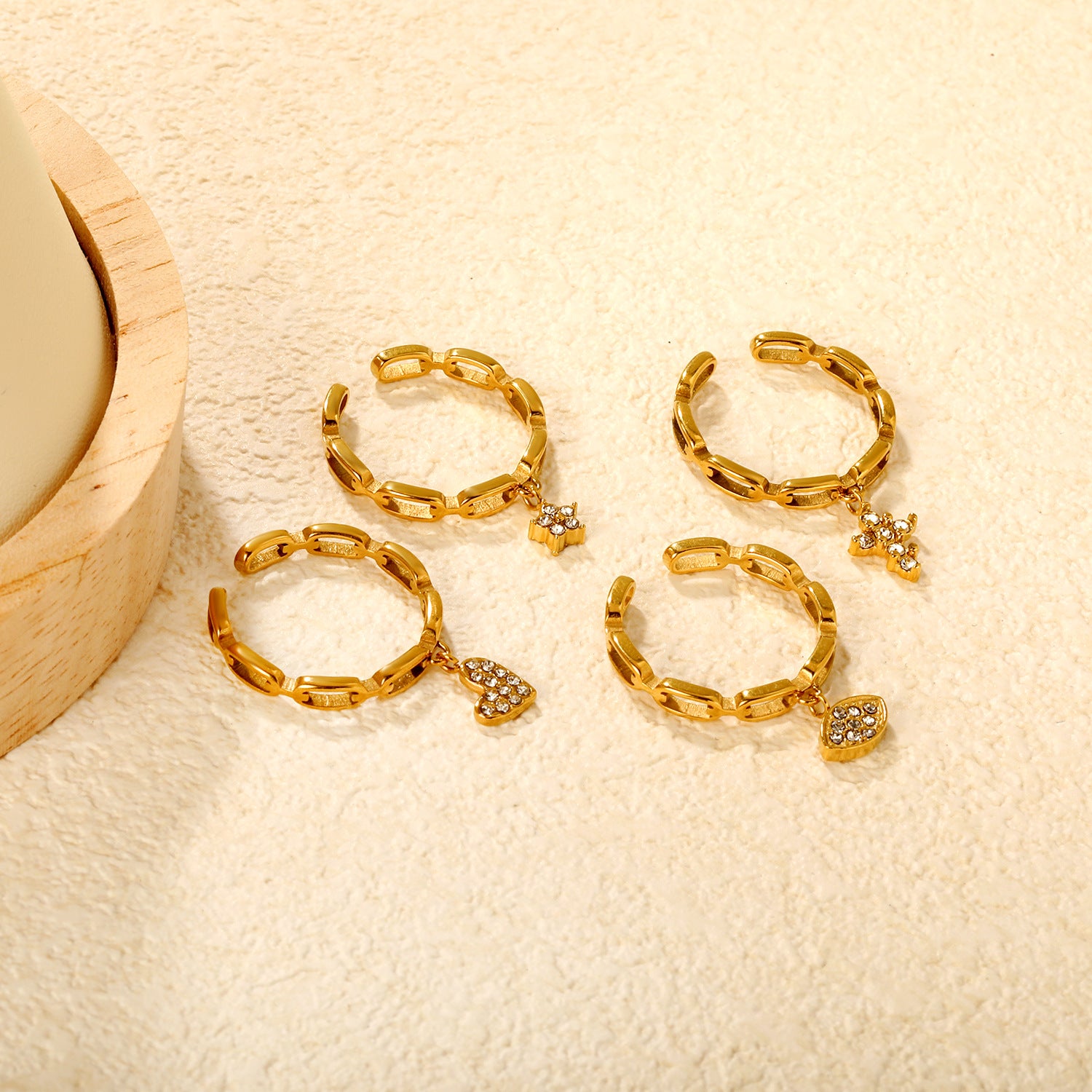 Damen Ring mit innovativem, geschwungenem Design und elegantem Glanz Shop Nory