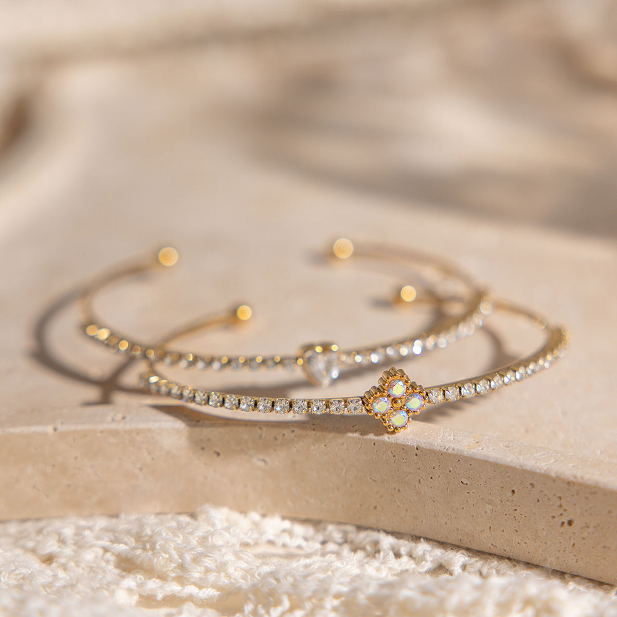 Damen Armband mit strahlenden Zirkonia und hypoallergener Edelstahlverarbeitung Shop Nory
