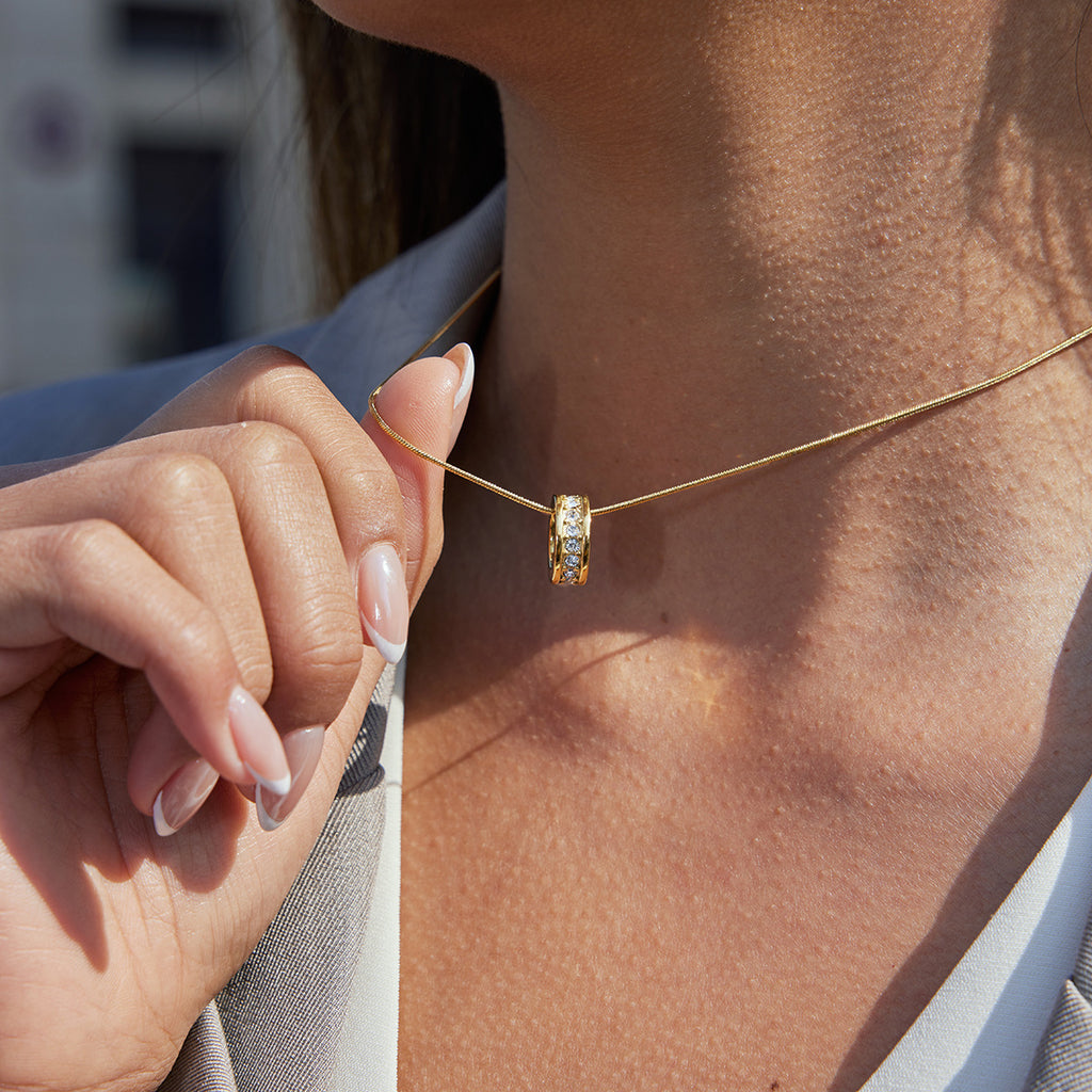 Damen elegante Halskette mit funkelndem Zirkonia-Anhänger und verlängerbarem Design Shop Nory