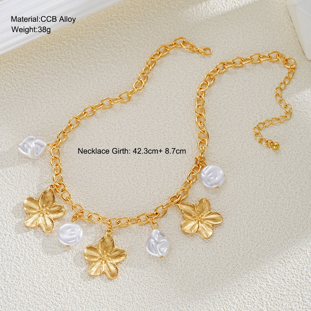 Damen Halskette mit floralen Anhängern und Perlen Shop Nory