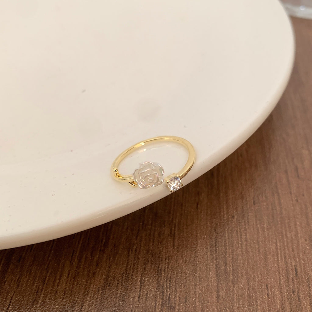 Damenring mit Rosendesign und Zirkonia Shop Nory