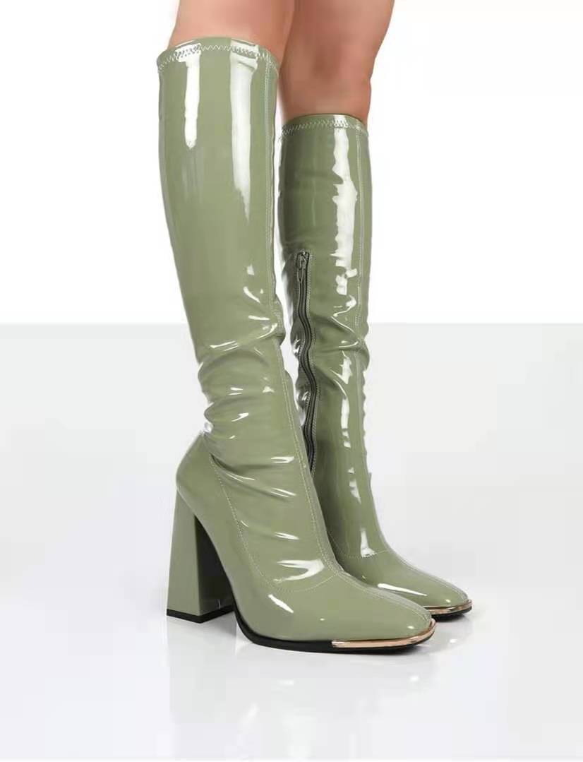 Damen Kniehohe Lackstiefel mit Blockabsatz, quadratischer Spitze und Metallkappenschutz Shop Nory