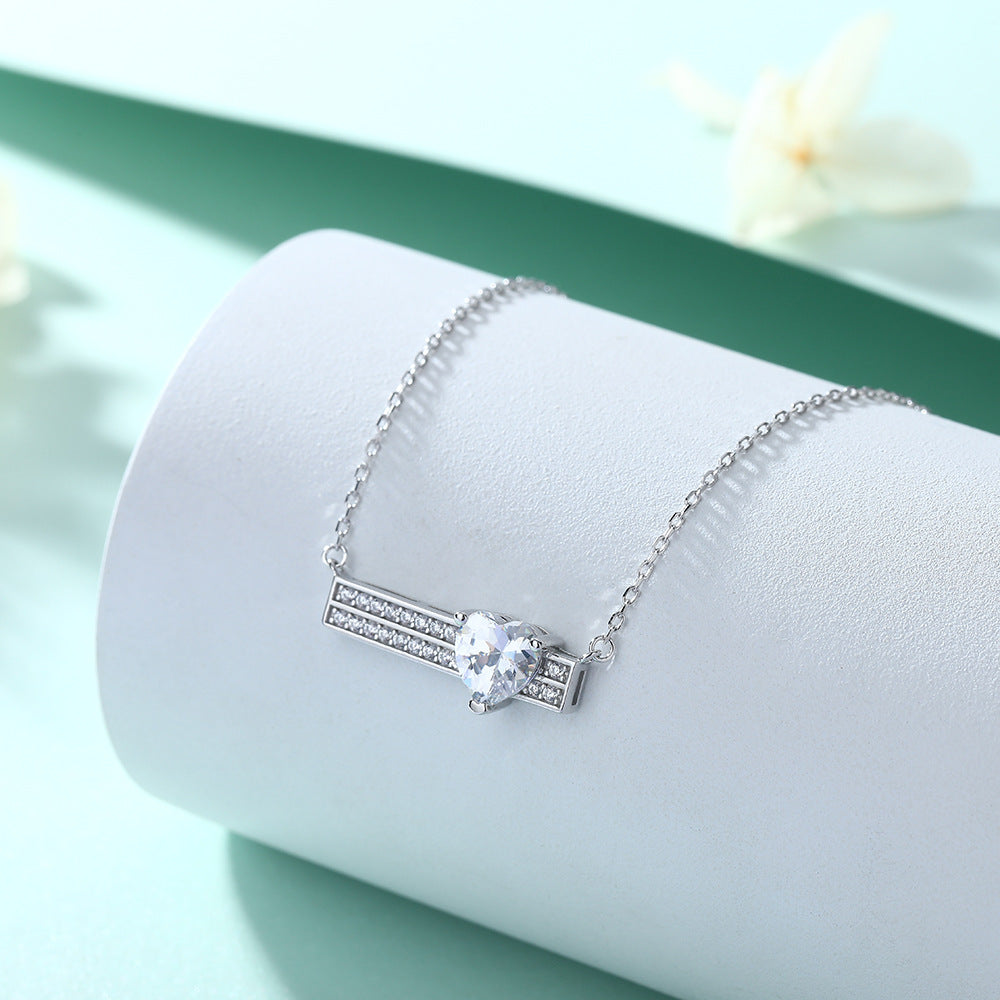 Damen Halskette mit herzförmigem Anhänger und funkelnden Zirkonia Shop Nory