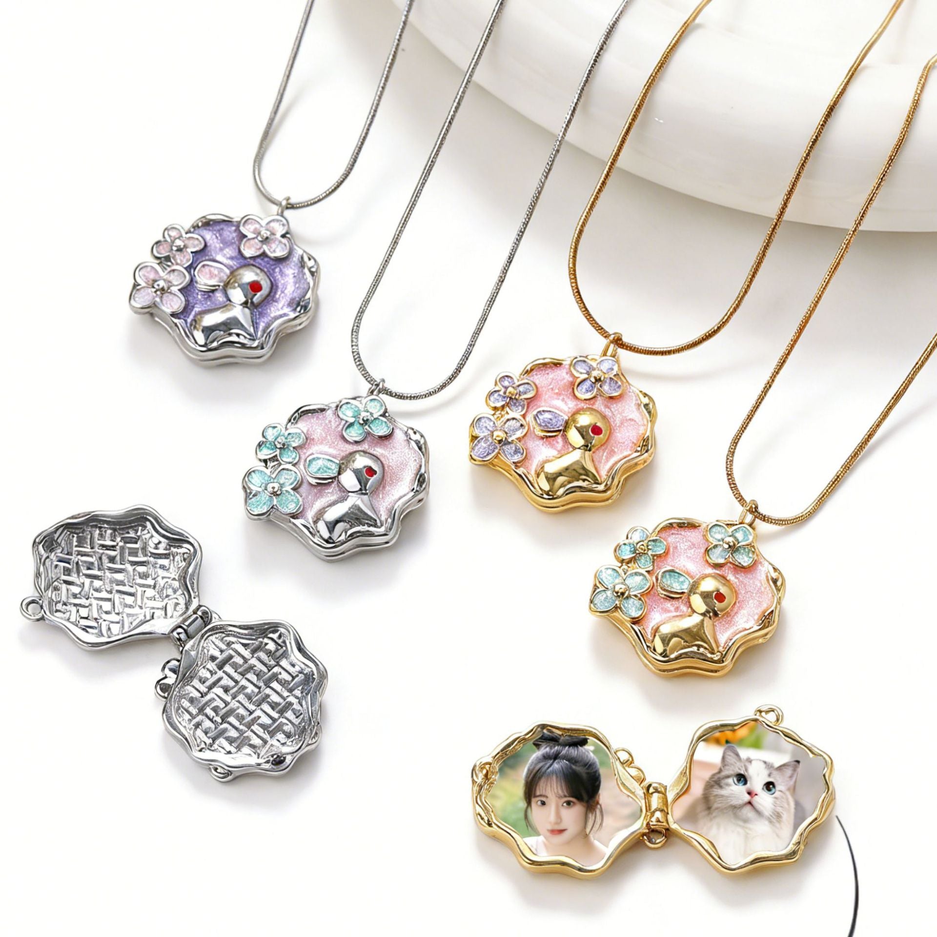 Damen filigraner Anhänger mit Kinder-Motiv und Blumendekor Shop Nory