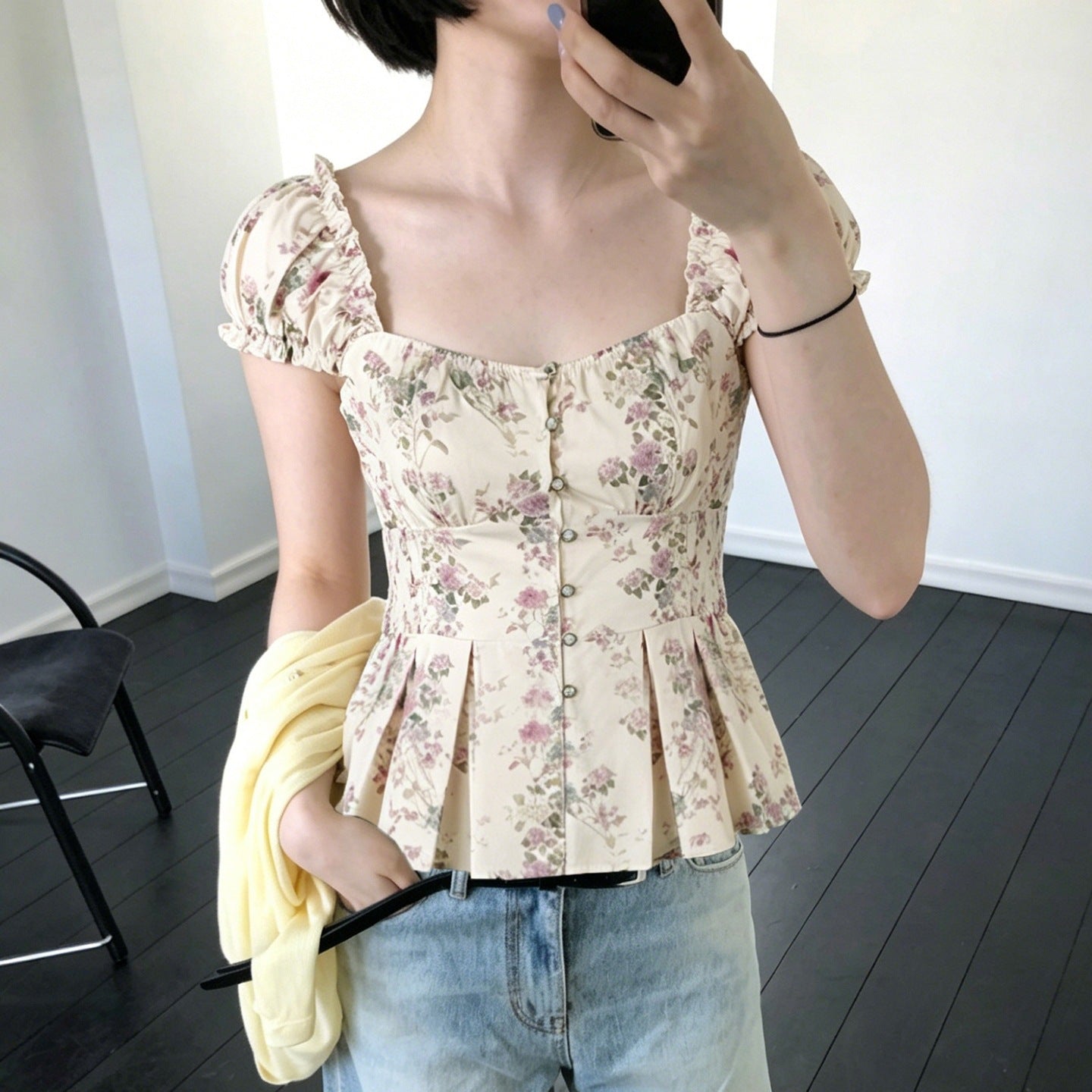 Damenbluse mit floralem Design und Rüschenärmeln