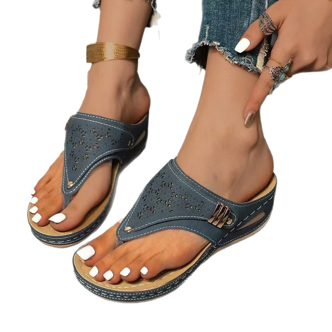 Damen Keil-Zehentrenner-Sandale mit perforiertem Obermaterial und gepolstertem Komfortfußbett Shop Nory