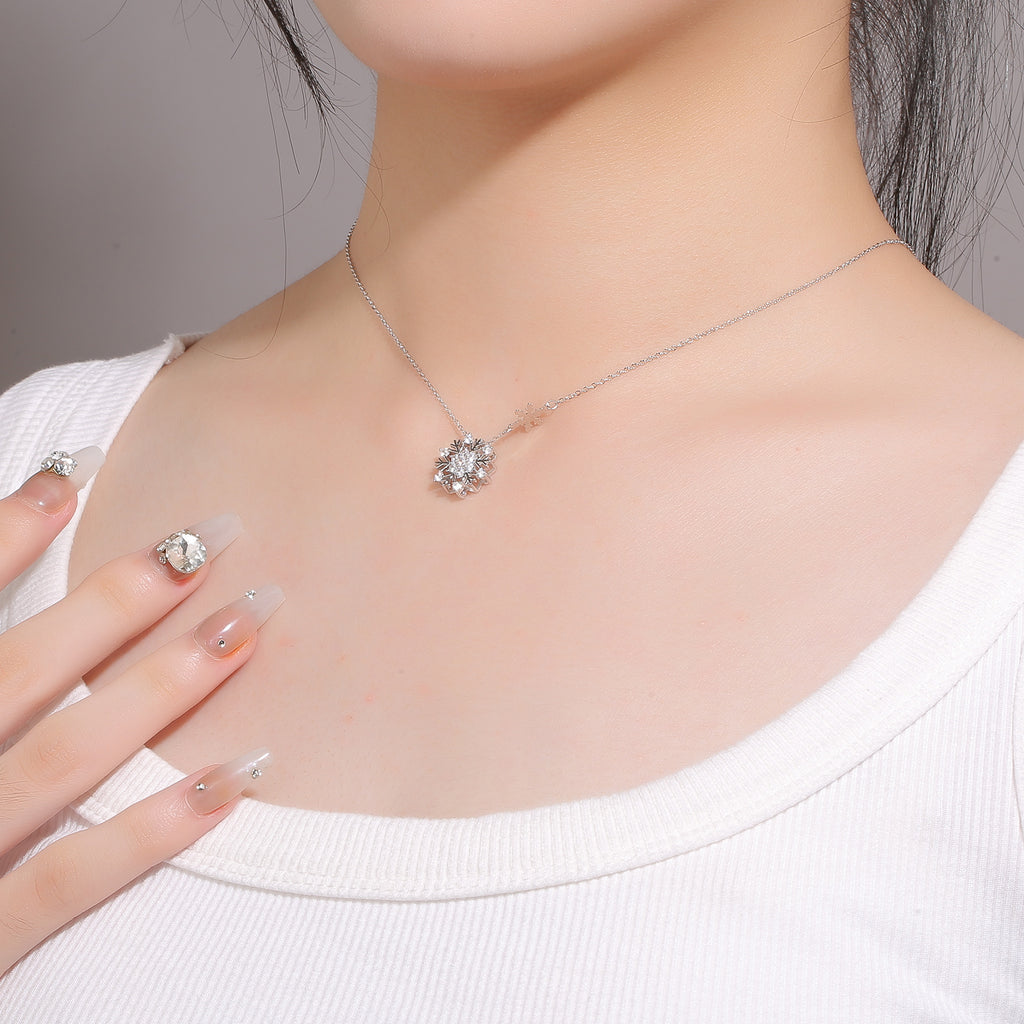 Damen elegante Halskette mit filigranem Schneeflocken-Anhänger und funkelnden Zirkonia Shop Nory