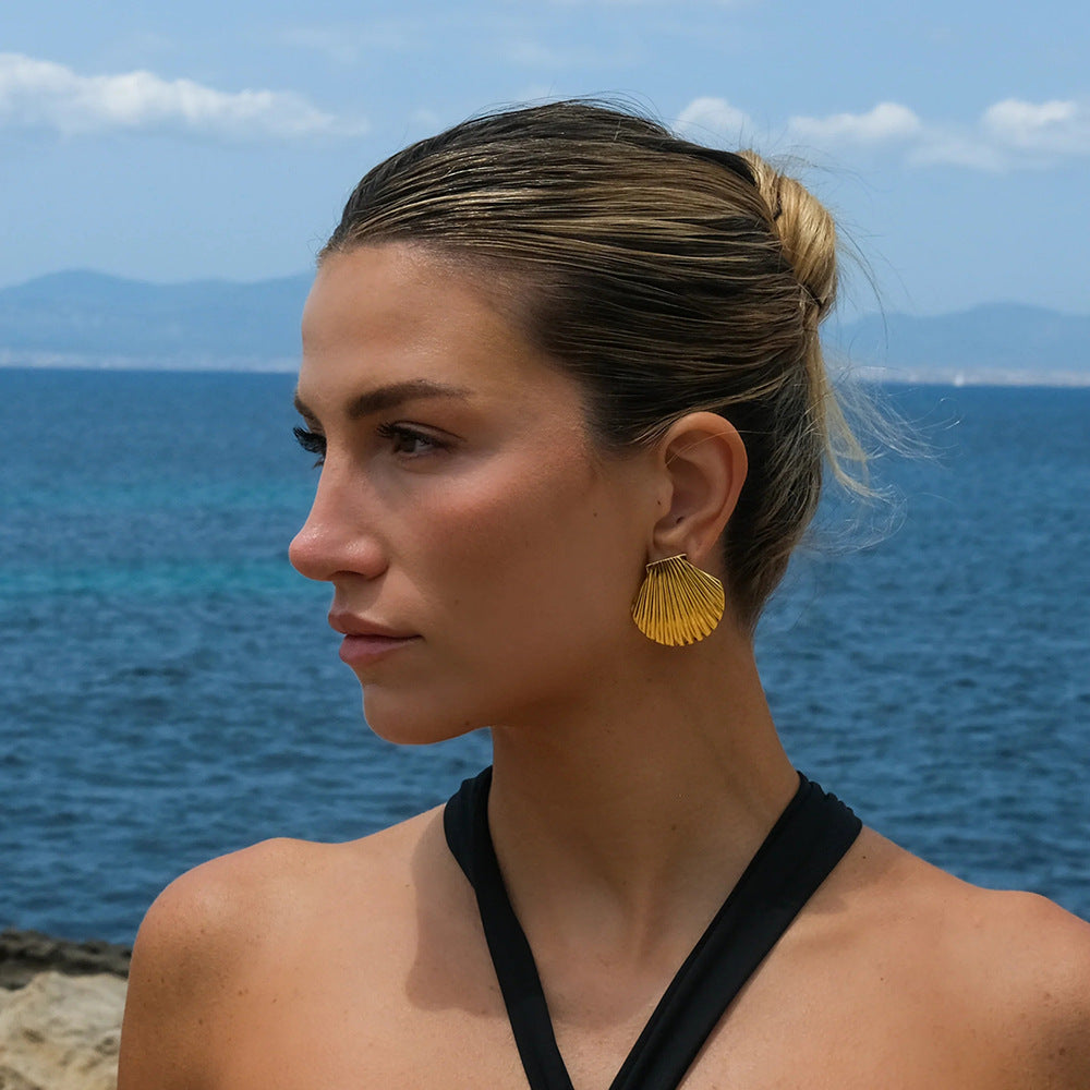 Damen Ohrhänger mit einem eleganten Muschel-Design und Perlenakzenten Shop Nory