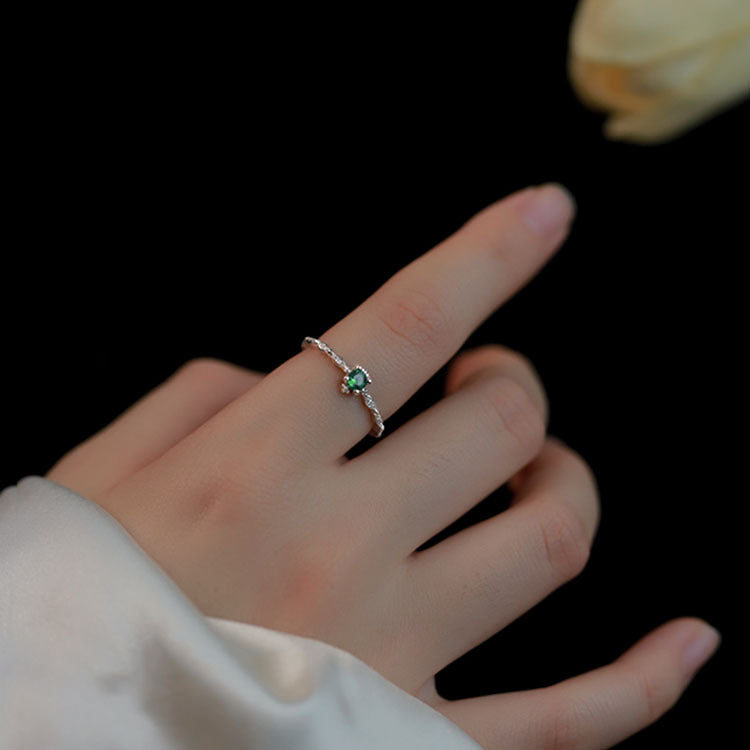 Damen Zarter Ring mit grünem Zirkonia und filigranem Design Shop Nory