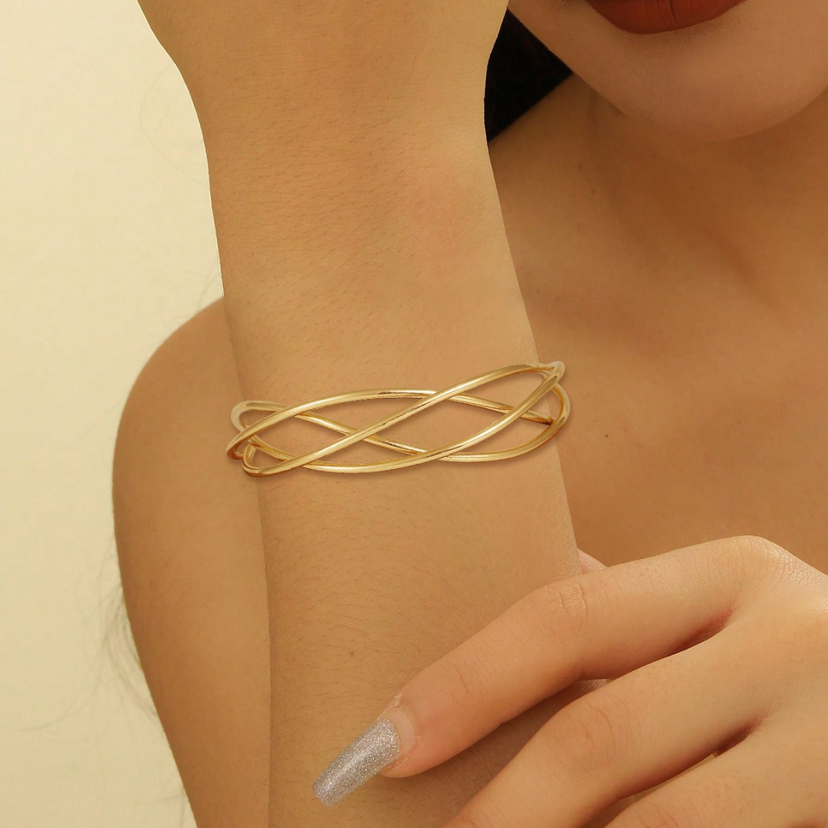Damen Armreif mit elegantem geschwungenen Design Shop Nory