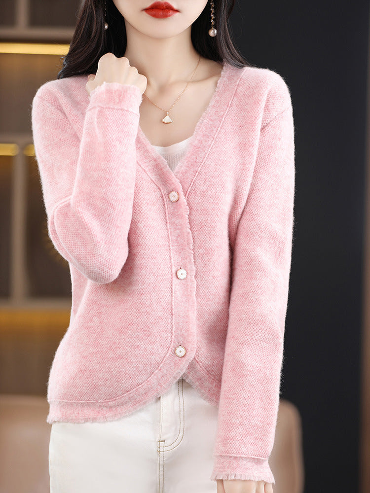 Damen Kurzgeschnittener V‑Ausschnitt‑Cardigan mit feinem Flor und Perlmuttknöpfen Shop Nory