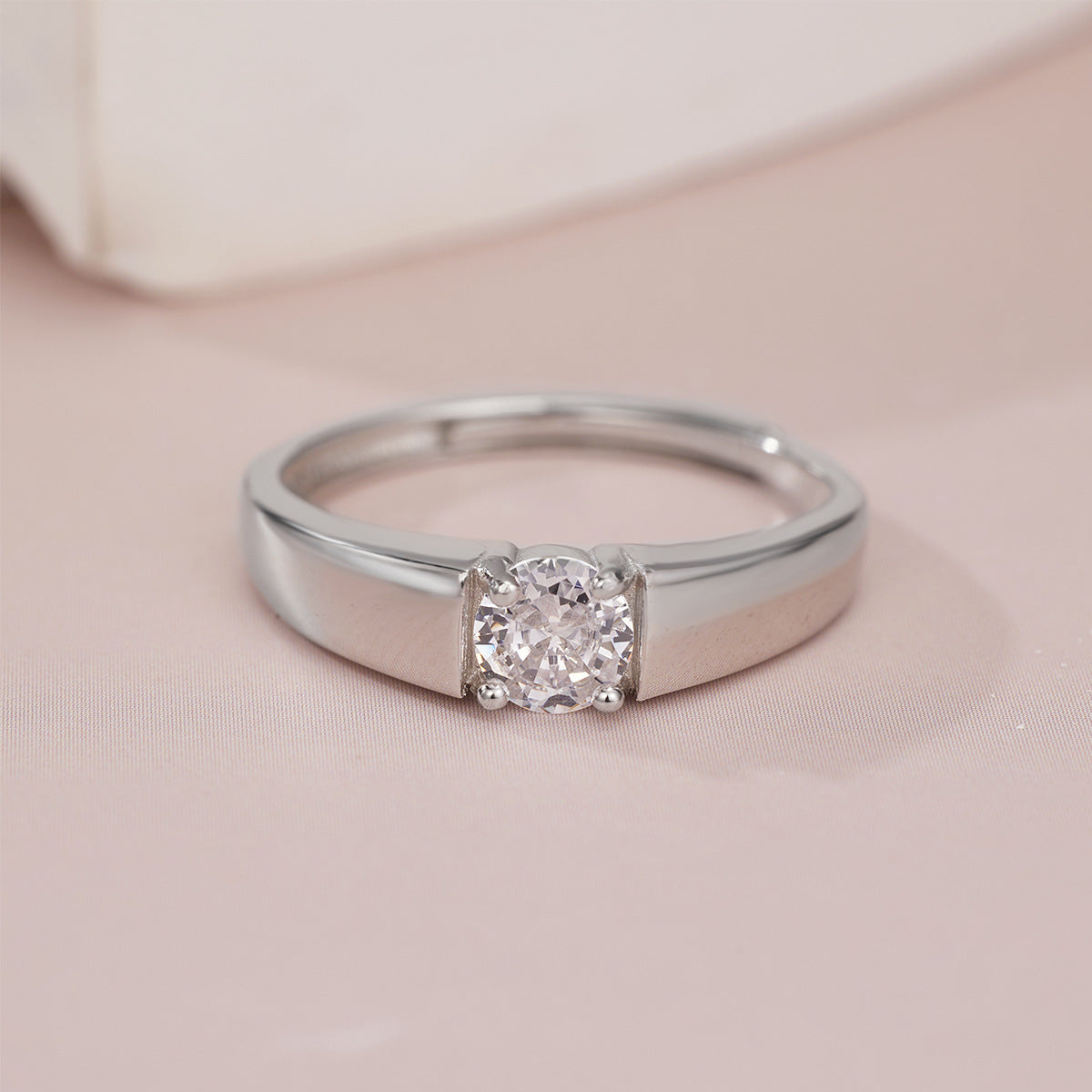 Damen eleganter Ring mit funkelndem Zirkonia Shop Nory