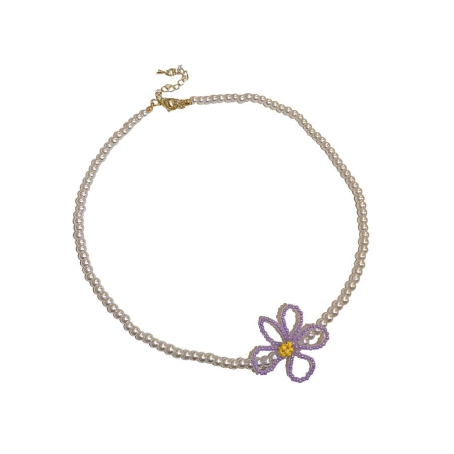 Damen Halskette mit verspieltem Blumendesign und edlen Perlenakzenten Shop Nory
