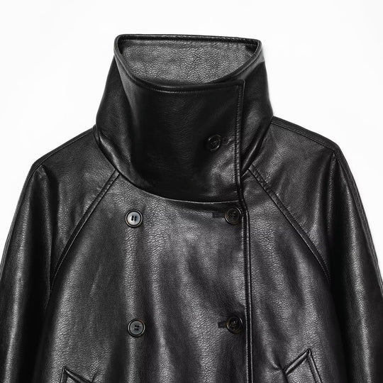 Damen Kurze Lederimitat-Jacke mit hohem Stehkragen, Doppelreihe und Kordelzugbund Shop Nory