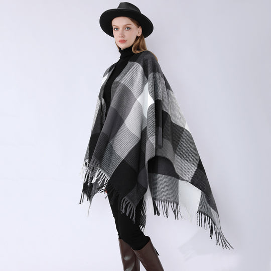 Damen Weichfallender Oversize-Poncho im Plaid-Webmuster mit V-Kragen und Fransensaum Shop Nory