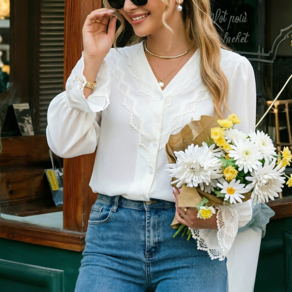Damen Spitzenbluse mit V-Ausschnitt, Häkelbesatz und Knopfleiste Shop Nory